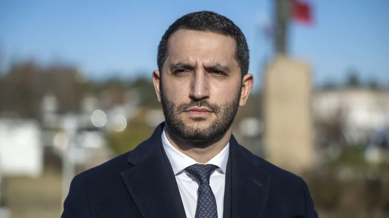 Ermənistanda rus dilinə dövlət dili statusunun verilməsi utancverici olardı -