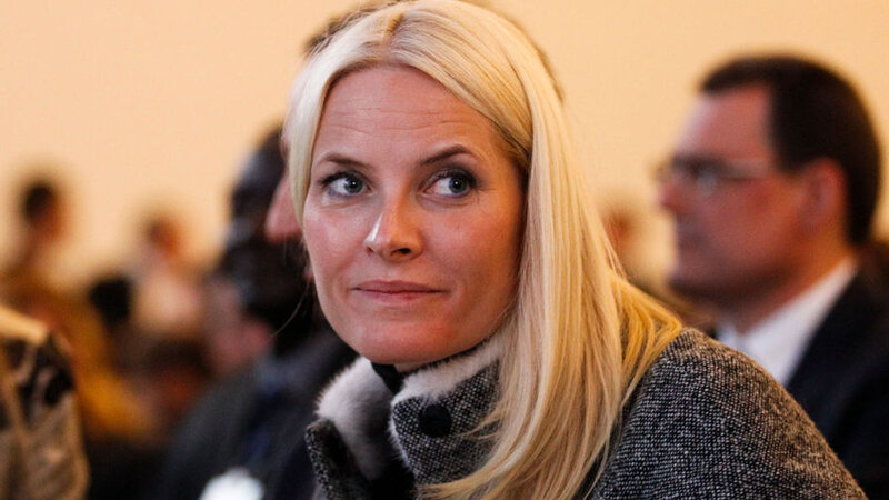 Norveç şahzadəsi Epşteynlə əlaqələrinə görə üzr istədi