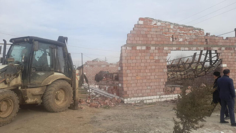 Füzulidə daha bir qanunsuz tikili söküldü -