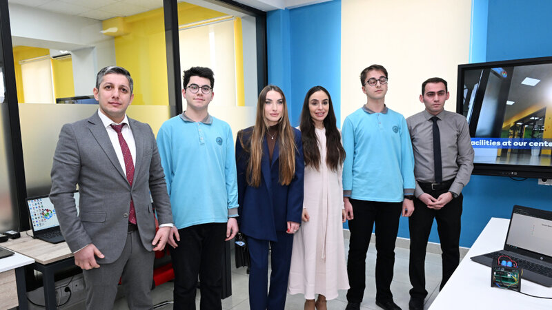 Leyla Əliyeva və Alena Əliyeva Gəncədə STEAM mərkəzində və 37 nömrəli tam orta məktəbdə olublar