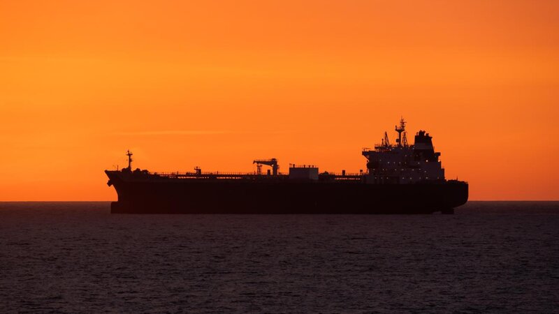 Hindistanda qanunsuz neft daşıyan üç tanker saxlanıldı