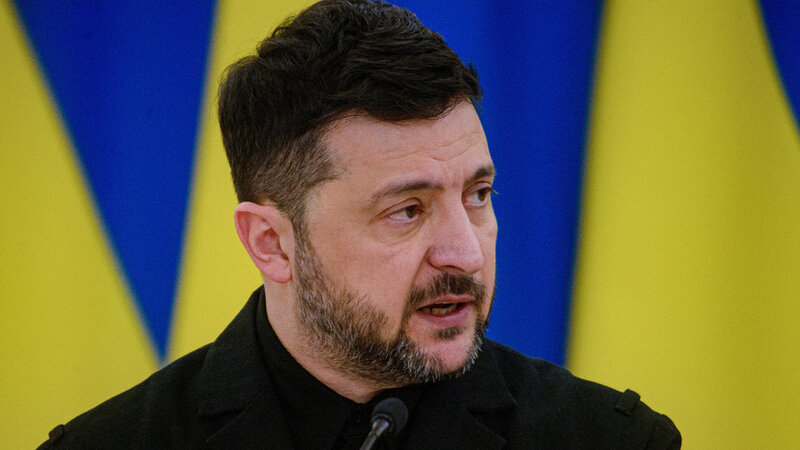 Zelenski: Ukraynalıları bayraq və çağırışlarla geri qaytarmaq mümkün deyil