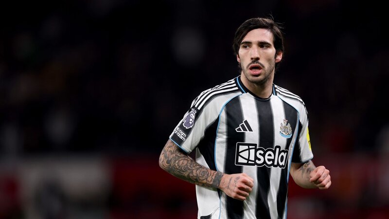 “Mançester Yunayted” “Nyukasl”ın futbolçusu ilə maraqlanır