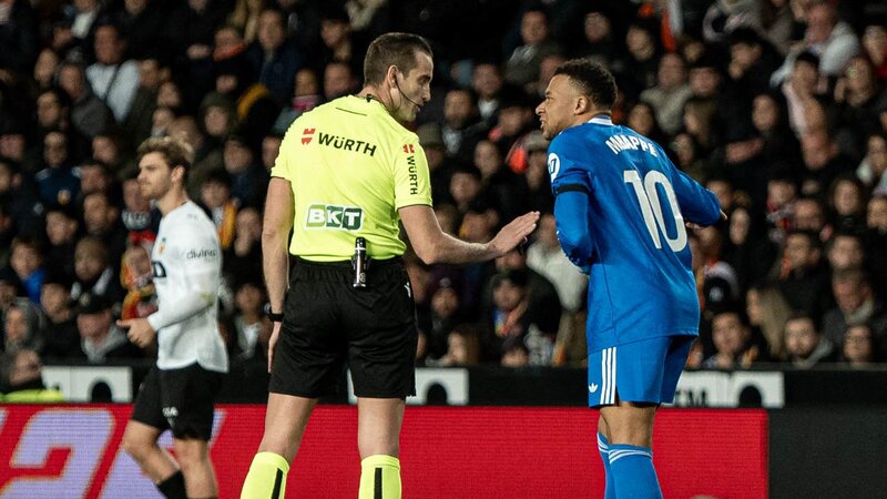 Mbappe hakimi "kloun" adlandırdı -