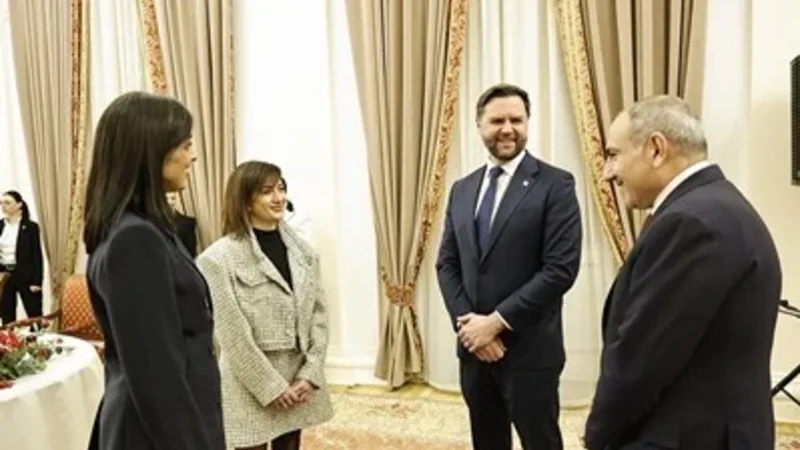 Paşinyan ABŞ-nin vitse-prezidenti Vens və xanımını qəbul etdi