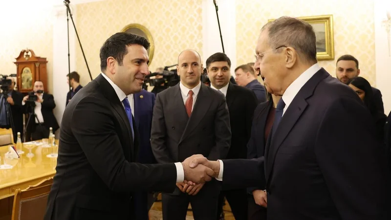 Ermənistan "xüsusi hərbi əməliyyat"la hədələndi, Simonyan Lavrovla görüşdə etiraz etdi
