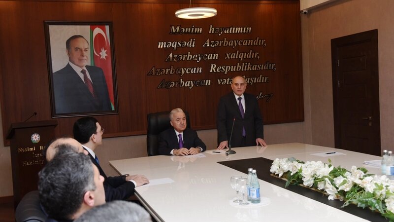 Nəsimi Rayon İcra Hakimiyyətinin başçısı kollektivə təqdim olundu -
