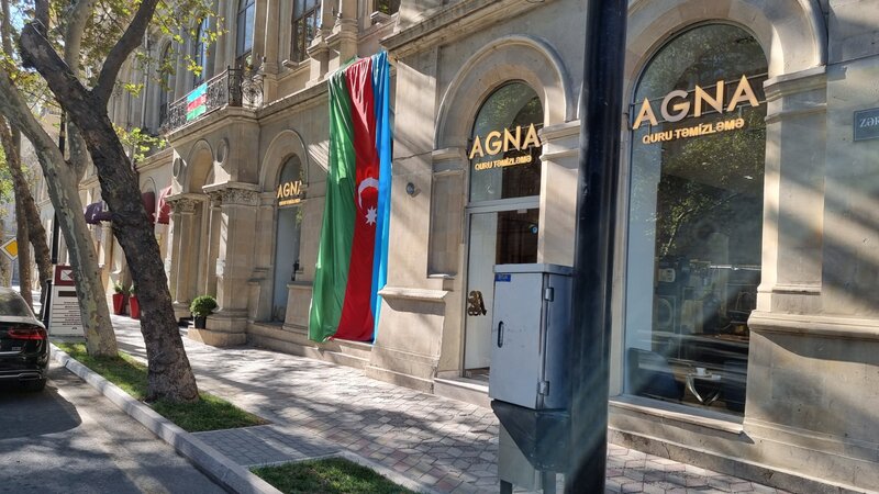 Bakıda AGNA quru təmizləmə şirkəti 1 milyonluq paltarı yararsız hala salıb