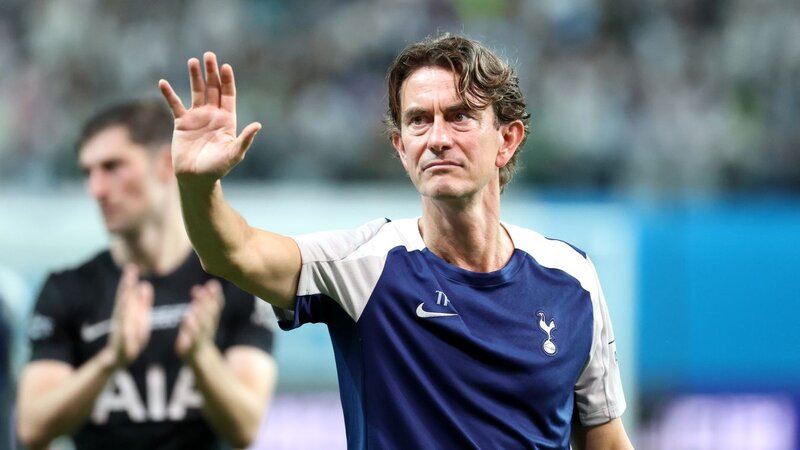 Premyer Liqa klubu baş məşqçisini istefaya yolladı