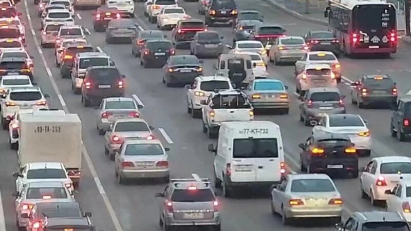 Bakının bu küçələrində sıxlıq var -