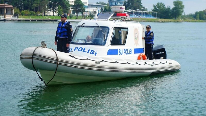 Xəzərdə nadir növdən olan balıqları ovlayan brakonyer saxlanıldı