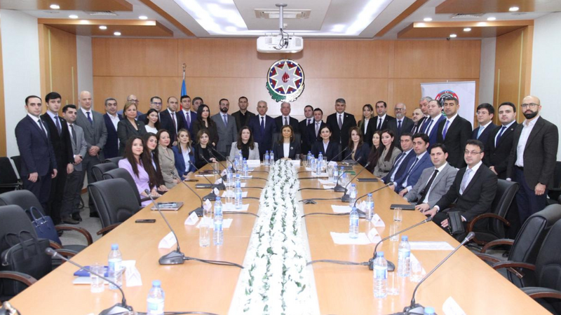 Bakı Kommersiya Məhkəməsində dəyirmi masa keçirildi -