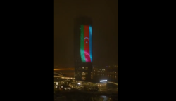 Belqraddakı bina Azərbaycan və Serbiya bayraqları rəngləri ilə işıqlandırılıb