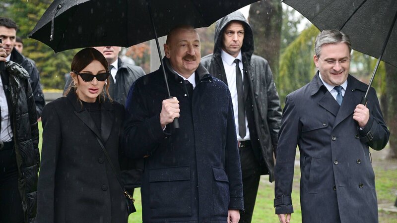 Prezident İlham Əliyev Belqradda Heydər Əliyevin və serb yazıçısı Milorad Paviçin abidələrini ziyarət etdi