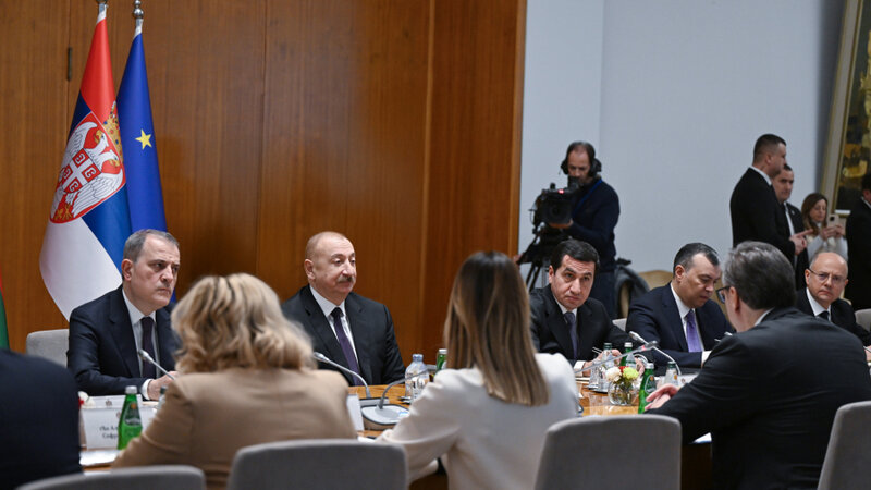 Serbiya hərbi orkestri İlham Əliyevin səfəri zamanı “Ay Laçın” ifa edib -