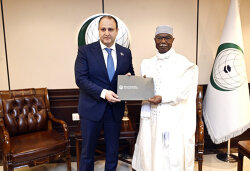 Azərbaycan səfiri etimadnaməsini İƏT Baş katibinə təqdim etdi