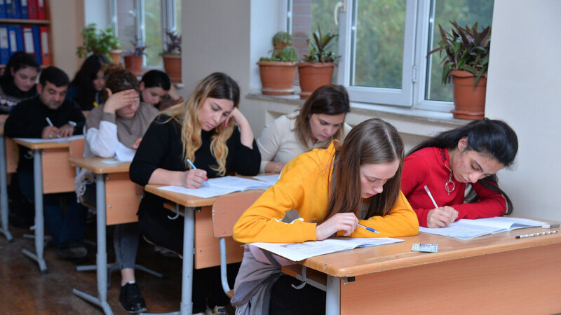 Eksternat imtahanlarında 1 282 nəfər uğur qazandı