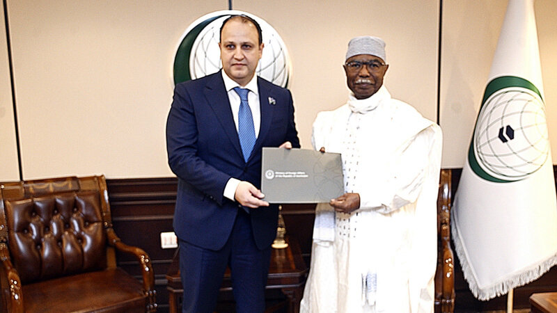 Azərbaycan səfiri etimadnaməsini İƏT Baş katibinə təqdim etdi