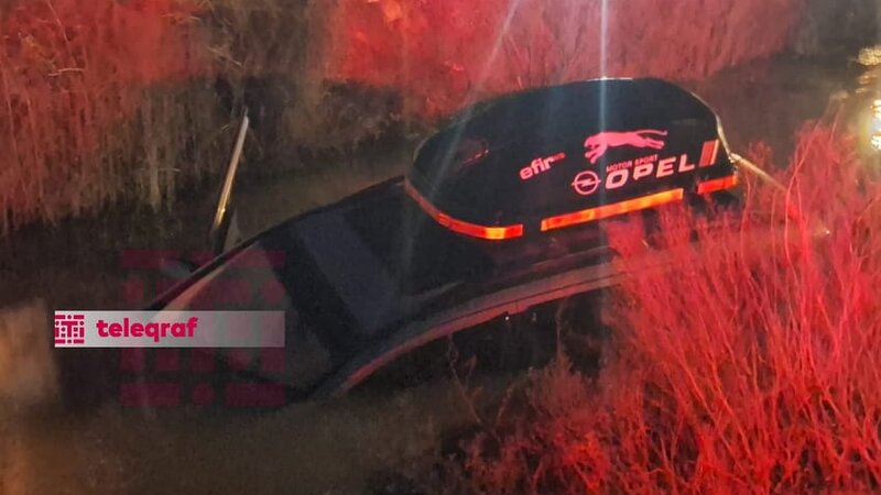 Bakıda avtomobil kanala aşdı –