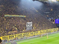 Məşhur klub Çempionlar Liqası matçına gecikib