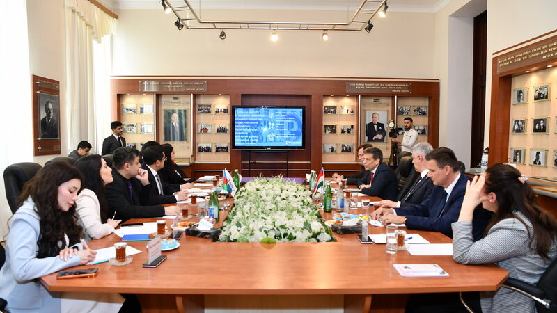 Macarıstanın Azərbaycandakı səfirinin rəhbərlik etdiyi nümayəndə heyəti ADNSU-da olub