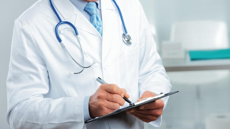 Yararlı olmadığı halda 18 yaşlı gənci hərbi xidmətə göndərən həkimlə bağlı qərar verildi