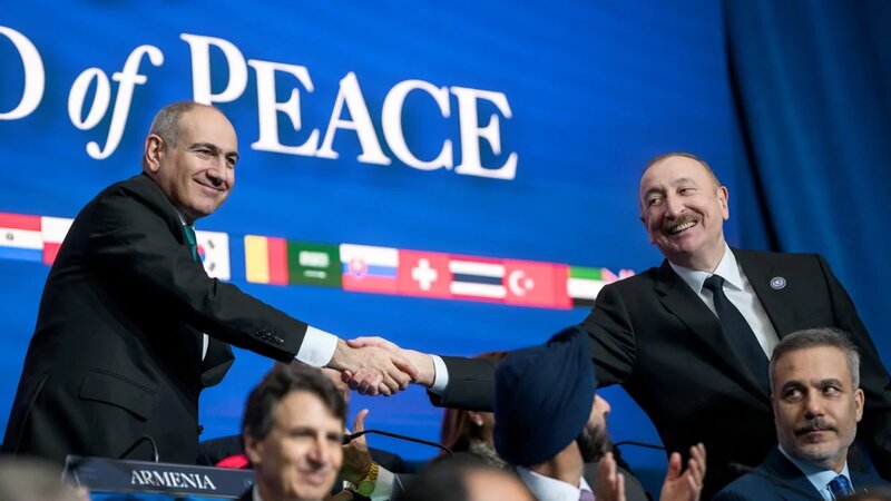 Ağ Ev sosial şəbəkələrdə İlham Əliyevlə Paşinyanın əl sıxışdığı fotonu paylaşdı