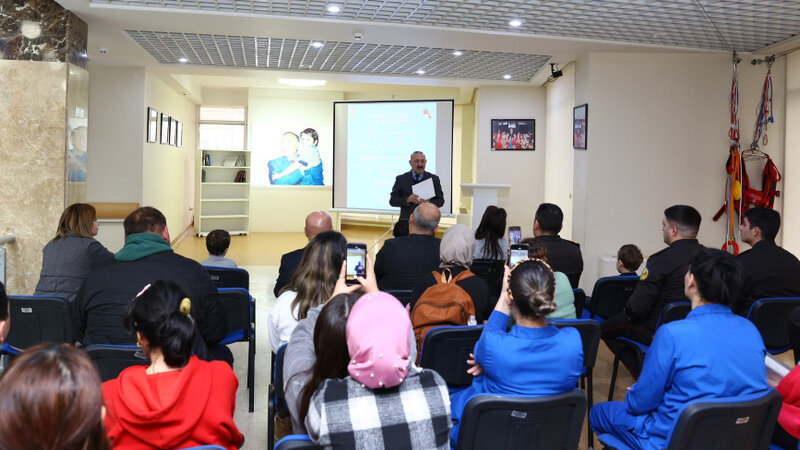 FHN əlilliyi olan şəxslərə qulluq edənlər üçün maarifləndirmə tədbirləri keçirdi