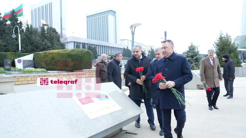 TBMM-in komitə sədri Türk şəhidliyi abidəsini ziyarət edib