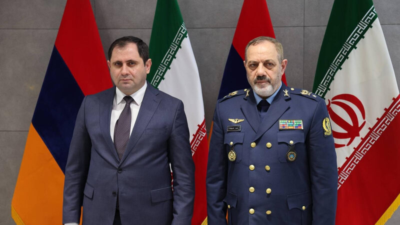 Ermənistan müdafiə naziri Əziz Nəsirzadə ilə görüşdü