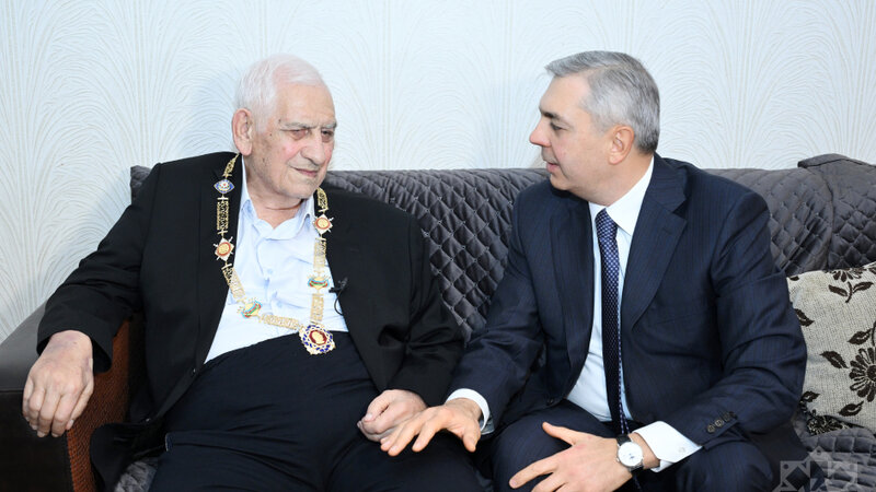 Xalq şairi Nəriman Həsənzadəyə “Heydər Əliyev” ordeni təqdim edildi