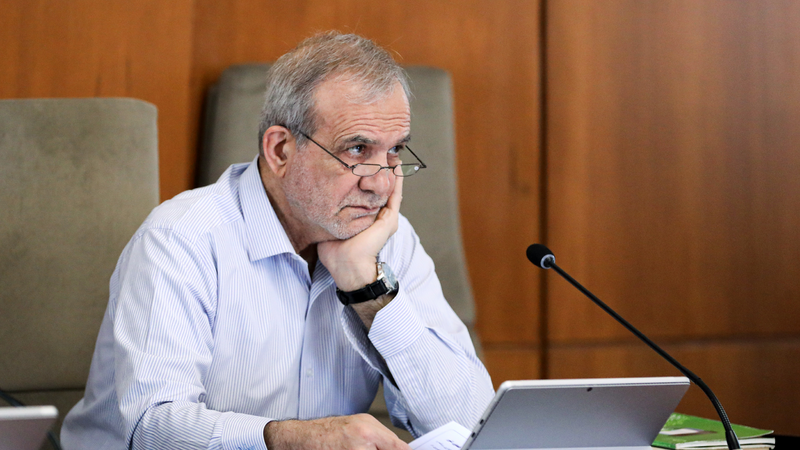 Pezeşkian etirazçı tələbələrlə dialoqa hazır olduğunu bildirdi