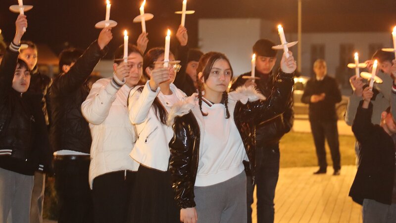 Xocalıda soyqırımı qurbanlarının xatirəsinə fləş-mob keçirildi -