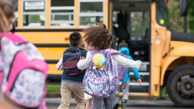 Bakıda "Məktəbli avtobusları" üçün yeni ödəniş məbləği təklif olunur