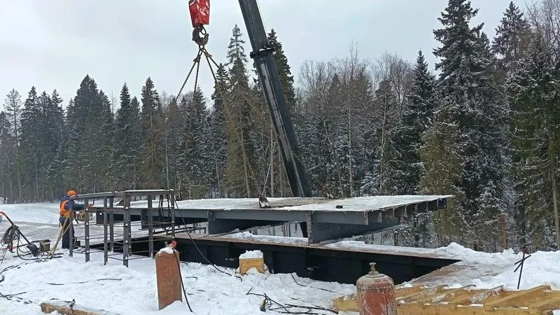 Boliviyada hərbi təyyarə magistrala çırpıldı - Ölənlər var