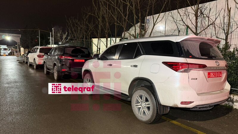 Azərbaycandakı səfirliklərə məxsus avtomobillər Astara sərhədində -