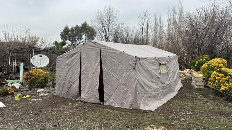 Evi yararsız hala düşən vətəndaş üçün çadır quruldu -