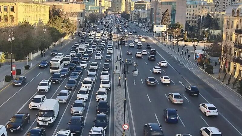 Bakının bu küçələrində sıxlıq var -
