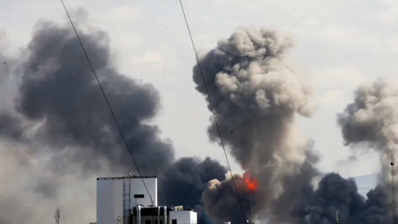 İrana hücum davam edir: Nüvə obyektinin yerləşdiyi şəhər bombardman olundu -