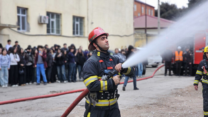 FHN Humanitar Kollecdə təlim keçirdi -