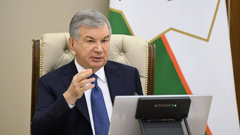 Özbəkistan Prezidenti hərbi müşavirə keçirdi