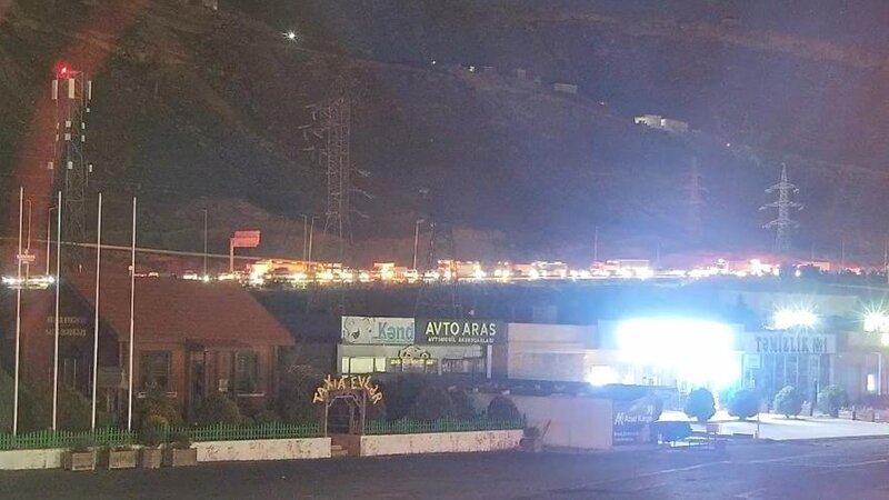 Bakı dairəvi yolunda yanan maşın tıxaca səbəb oldu