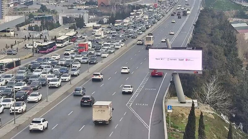 Bakının bu küçələrində sıxlıq var -