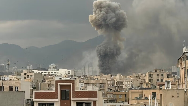 İran bombardman altında: Kirmanşah, Şiraz, Tehran və İsfahana zərbə endirildi -