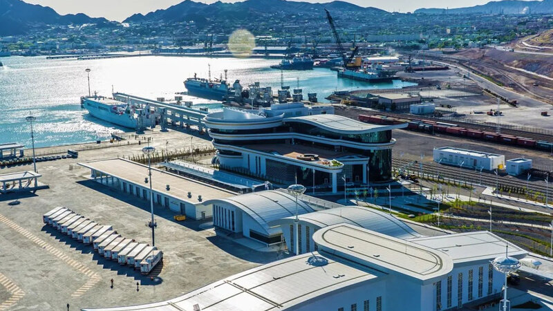 Türkmənistan Xəzər dənizinin əsas nəqliyyat mərkəzi kimi Türkmənbaşı limanını inkişaf etdirir