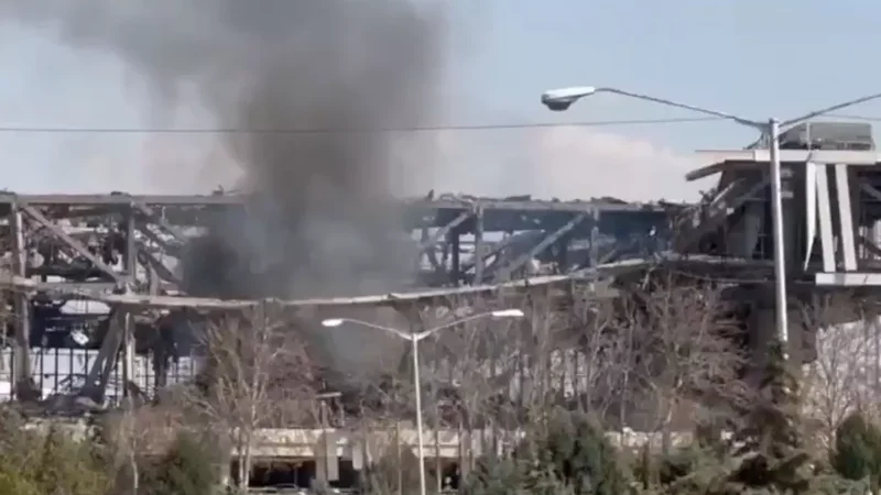 Tehranda 12 minlik Azadi stadionu dağıdıldı -