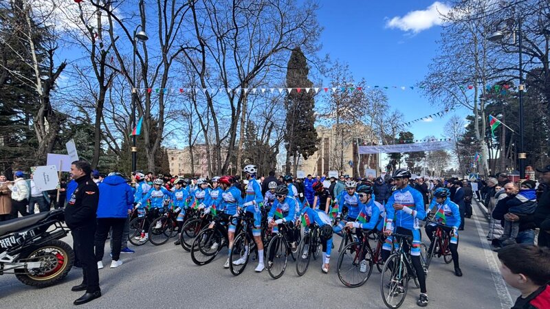 Qazaxda Bədən Tərbiyəsi və İdman Günü münasibətilə təntənəli parad keçirilib