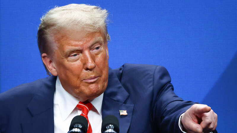 Tramp: ABŞ üç gün ərzində İranın 24 gəmisini batırıb