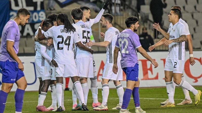 "Qarabağ" "Neftçi"nin rekordunu təkrarladı