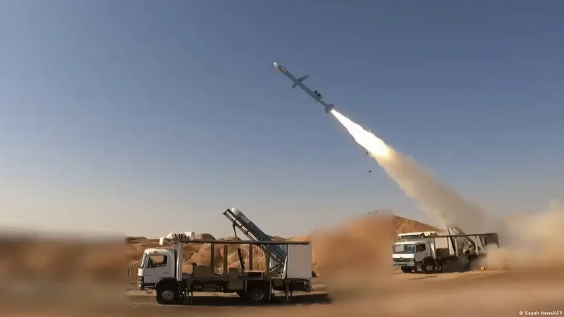 İran İsrailə qarşı kaset başlıqlı raketlərdən istifadə etdiyini deyib